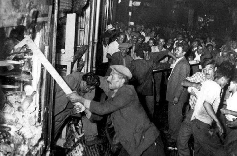 Σαν σήμερα το 1955 οι Τούρκοι ξεκινούν το πογκρόμ κατά των Ελλήνων στην Κωνσταντινούπολη